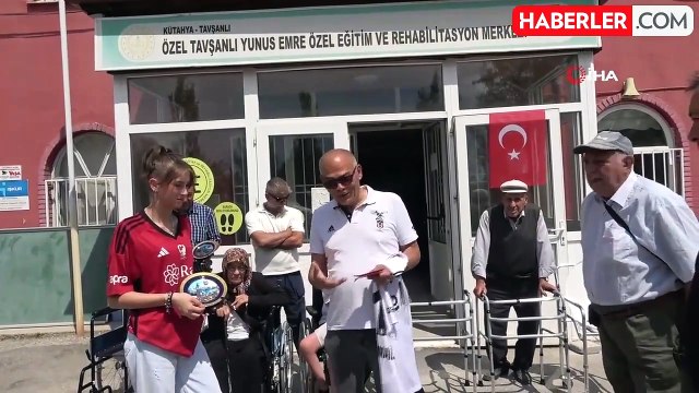 Almanya'dan Kütahya'ya tekerlekli sandalyeler ve yürüteçler getirildi