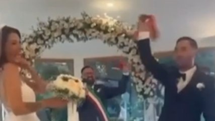 "Amo il Catanzaro più di te": lo sposo canta il coro sull'altare