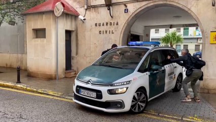 Salida de Rafa Mir de la Comandancia de la Guardia Civil