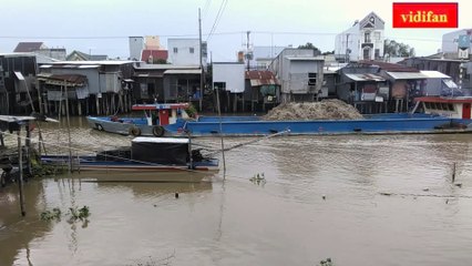 sand boat on the river - Navire transportant du sable sur la rivière - नदी पर रेत ले जाने वाला जहाज - 川で砂を運ぶ船 - سفينة تحمل الرمال على النهر