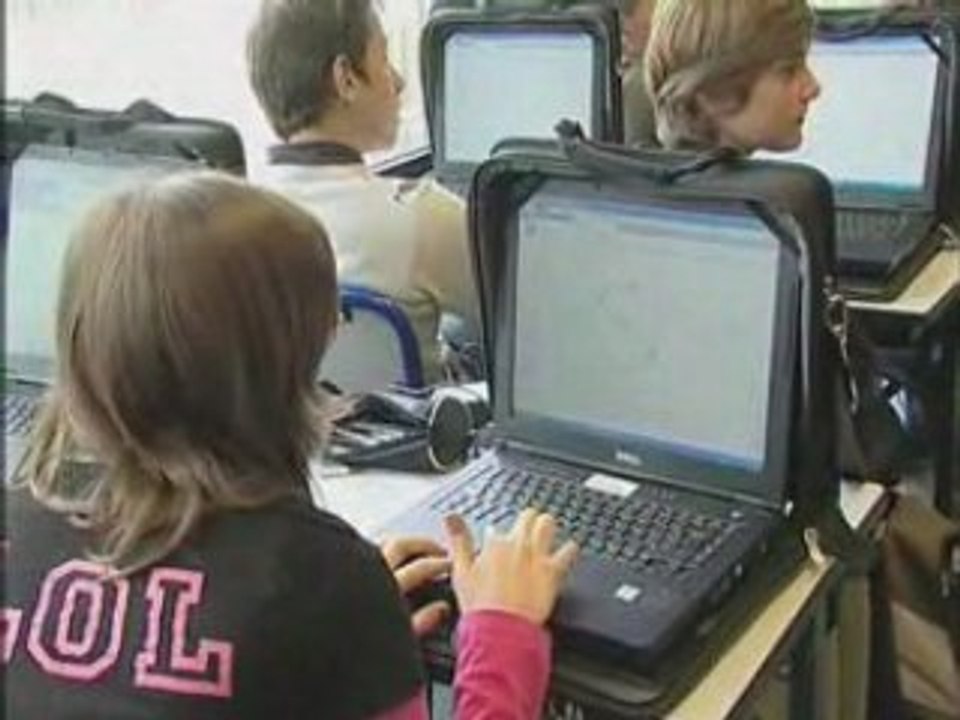 Mathématiques_'un collegien un ordinateur portable'