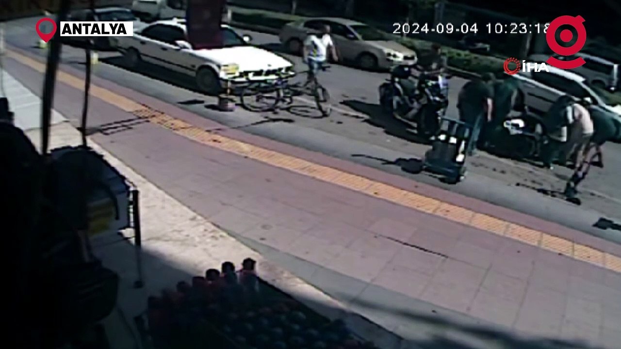 İşe geç kalmak istemedi, 10 metrede iki kaza yaptı