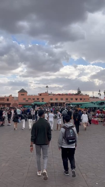 L’EFFERVESCENCE de la Place Jemaa El-Fna à Marrakech