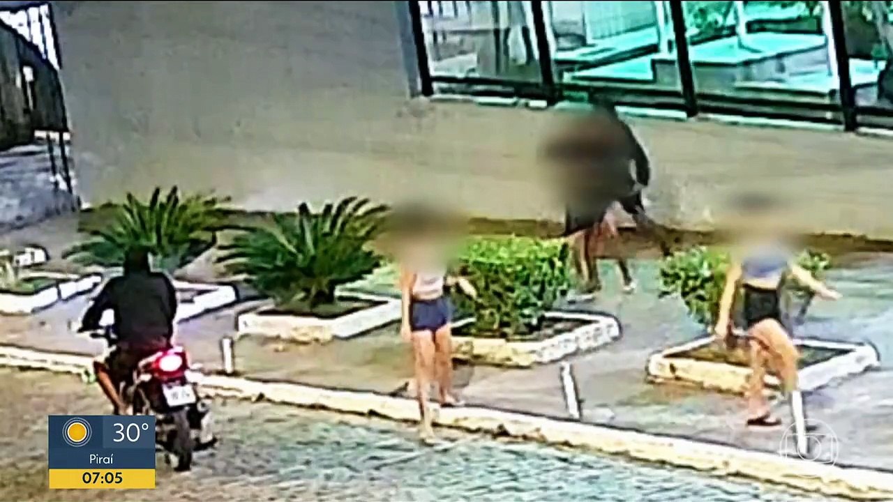 Jovem-se-desespera-e-implora-para-ladrão-não-levar-celular-‘Meu-telefone_-Meu-pai-tá-pagando-no-cart