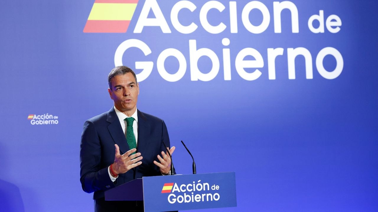 Sánchez dice que subirá los impuestos "a quienes tienen dinero en el banco para vivir cien vidas"