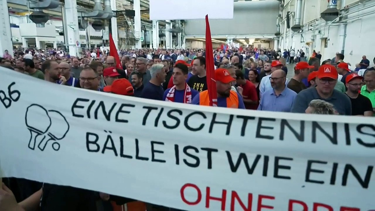 Hitzige Stimmung bei VW-Betriebsversammlung - Betriebsrat kündigt Widerstand an