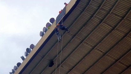 Wolves Legend John Richards Takes Daredevil Abseil from Molineux Roof 🏟️