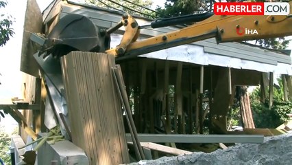 Vaniköy'de kaçak yapılar yıkılıyor