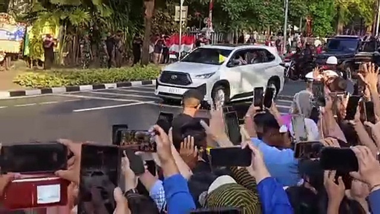 No Comment : le pape François accueilli par une foule de fidèles catholiques à Jakarta