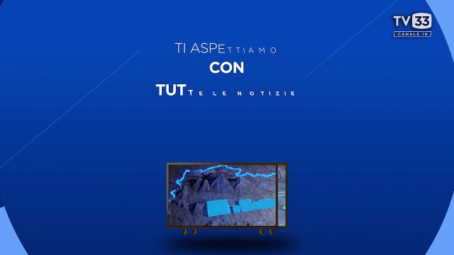 Furioso incendio in un capannone a Tunes: altissima colonna di fumo nero