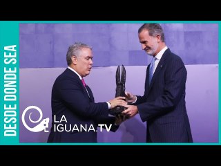 ¿Así o más cínico? El premio del Rey de España a Duque por ser ejemplo de "democracia y humanidad"
