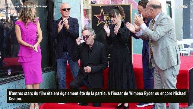 Monica Bellucci soutien précieux de Tim Burton, l'actrice ne cache pas son amour lors d'un moment émouvant