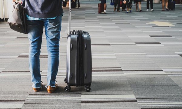 قواعد جديدة لحقائب اليد تدخل حيز التنفيذ في المطارات الأوروبية