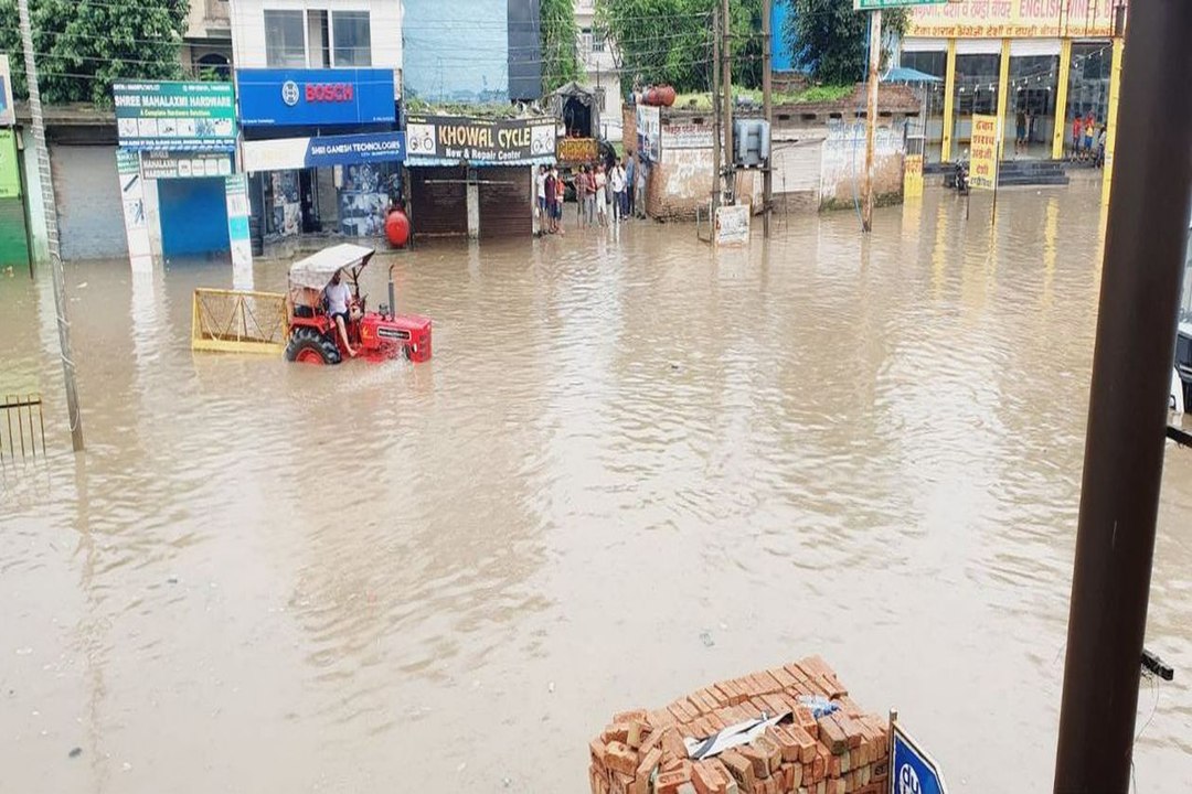 भिवाड़ी: दो घंटे में बरसा छह इंच पानी,   चारों...