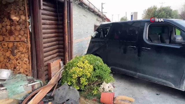 Arnavutköy’de otomobil restorana daldı, 4 kişi yaralandı: O anlar kamerada