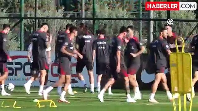 Milli futbolcu Hakan Çalhanoğlu, Ballon d'Or ödülüne aday gösterildi