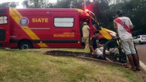 Ciclista e garupa ficam feridos em acidente de trânsito na Rua Machado de Assis