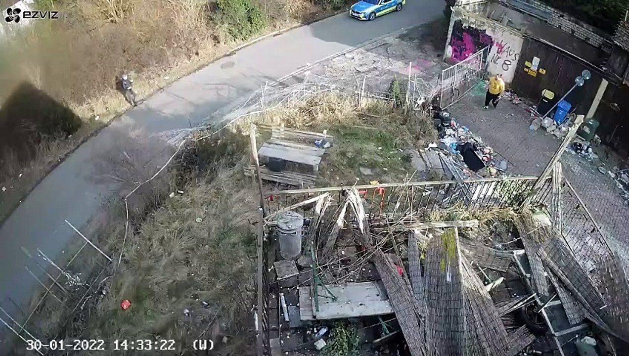 Ezviz Schauerberch [30.01.2022] Oger schmeißt Zeug