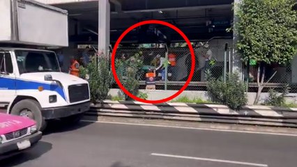 Télécharger la video: Metro CDMX: Hombre se arroja a las vías en estación San Antonio Abad de la Línea 2 pierde la vida