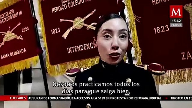 Cadetes del Heroico Colegio Militar se preparan para el desfile en conmemoración de la Independencia