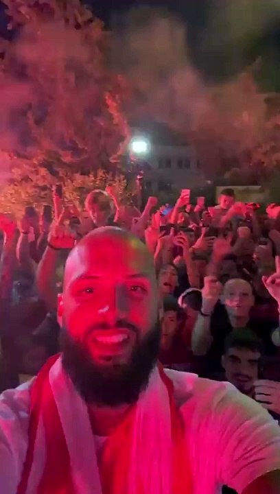 Evan Fournier accueilli en rock star au Pirée !