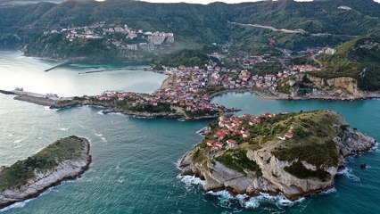 Amasra'ya resmen turist aktı: Nüfusunun 230 katı!