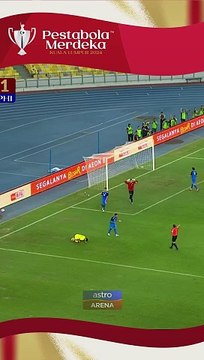 Pengadil menghadiahkan sepakan penalti buat Malaysia selepas Arif Aiman dijatuhkan di dalam kotak penalti. Safawi Rasid mudah menyempurnakan sepakan penalti.