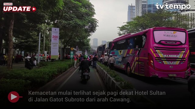 Arus Lalin di Sekitar GBK Padat, Jemaat Misa Agung dari Luar Jakarta Mulai Datang