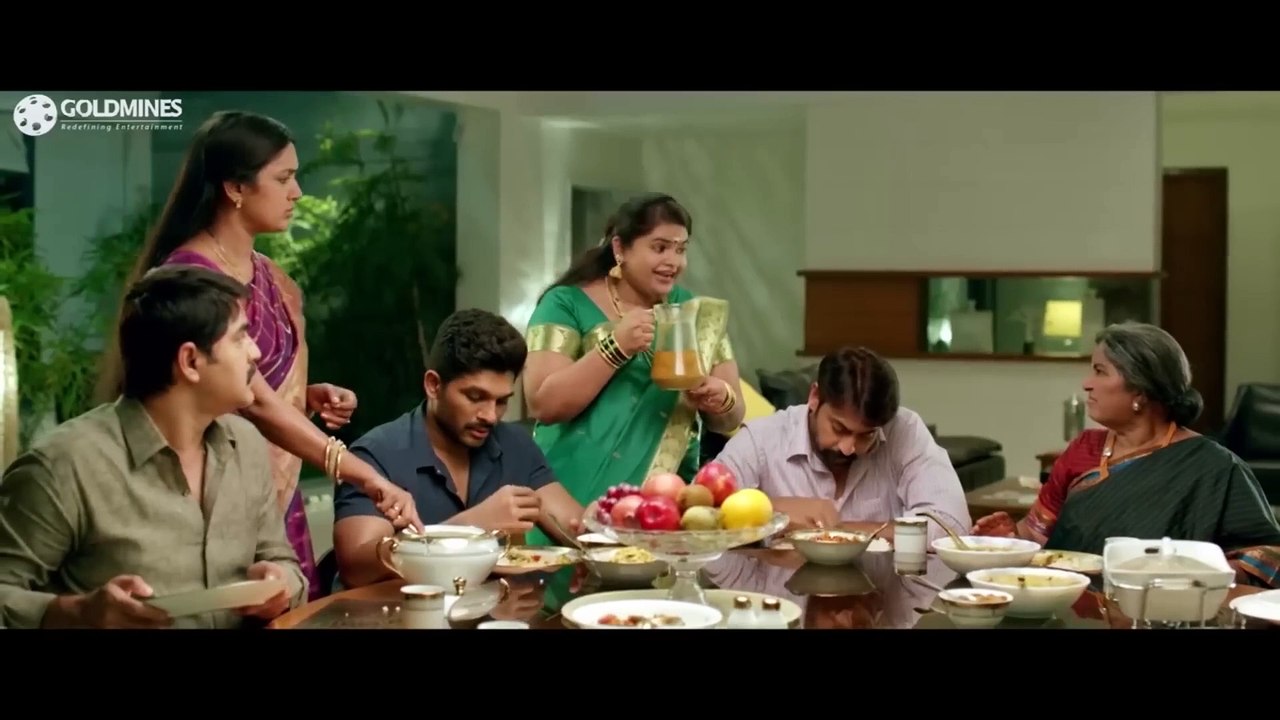 अल्लू अर्जुन और ब्रह्मानंदम का का सॉलिड कॉमेडी सीन सर्रेनायडू फिल्म का कॉमेडी सीन