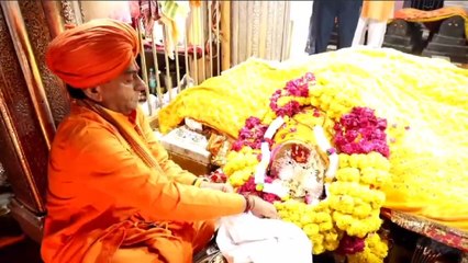 Télécharger la video: लोकदेवता बाबा रामदेव के दर्शनों को उमड़े भक्त, आज से रामदेवरा में 640वां भादवा मेला शुरू, देखें वीडियो