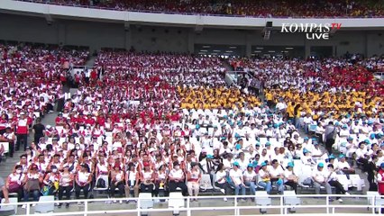 Nekat Bawa 3 Anaknya Dekati Paus Fransiskus, Ibu Ini Bahagia Karena Diberkati!