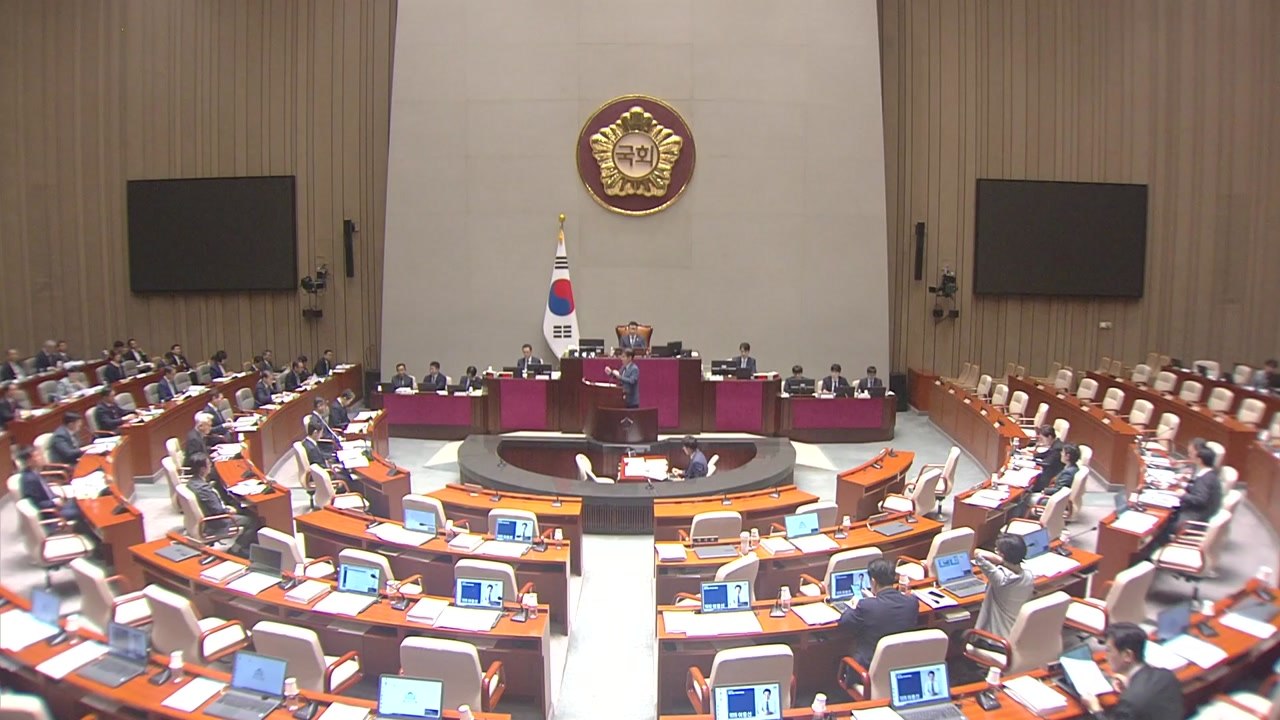 법무장관 "문재인 관련 수사, 특정인 겨냥 아냐" / YTN