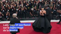 Lady Gaga et son fiancé sur le tapis rouge de la Mostra de Venise