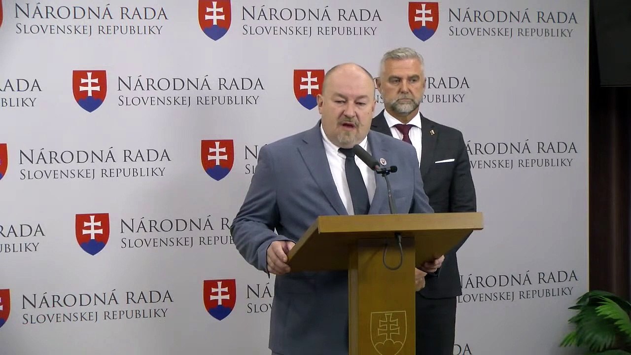 ZÁZNAM: Poslanci Smeru a SNS podali návrh na odvolávanie M. Šimečku