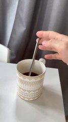 Pourquoi boire le café avec une paille ? ☕️