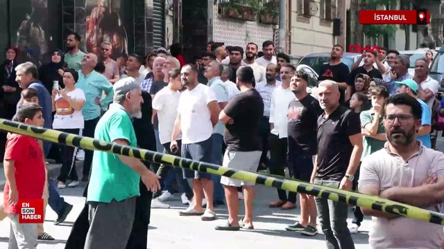 Gaziosmanpaşa'da çatı katında çıkan yangın bitişikteki binalara sıçradı