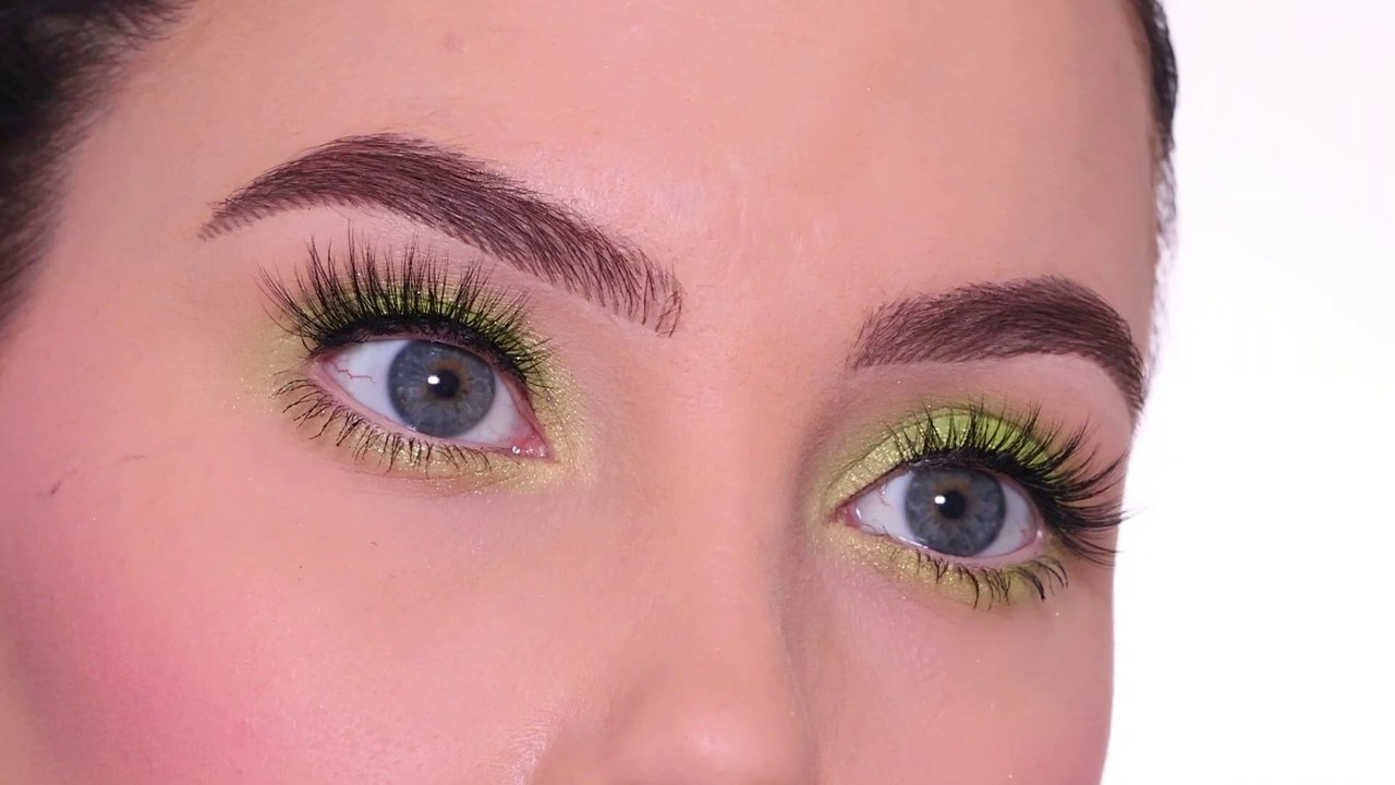 5-Minute Green Eye Makeup Tutorial | Easy Look with Just 1 Eyeshadow!