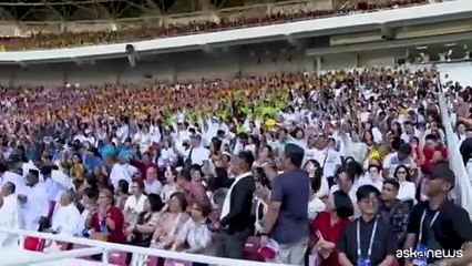 Indonesia, messa del Papa allo stadio: siate costruttori di pace