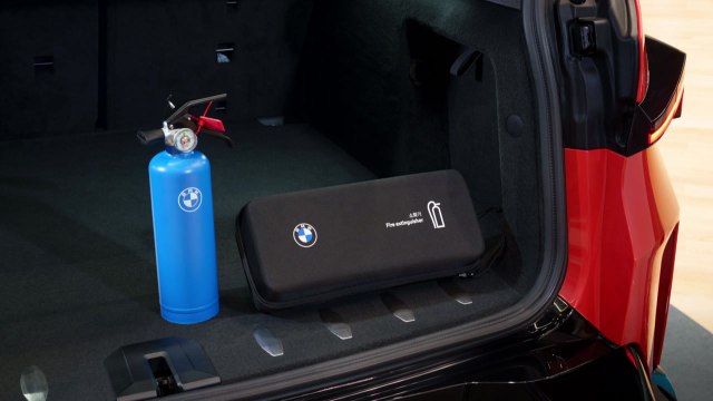 [기업] BMW, 출고하는 모든 차량에 자체 제작 소화기 비치 / YTN