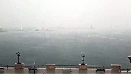 Bari, il temporale visto dal lungomare