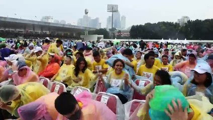 El papa celebró misa para 100.000 personas en Yakarta e instó a construir un mundo de paz