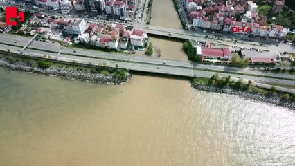 Trabzon'da sağanak sonrası denizin rengi değişti