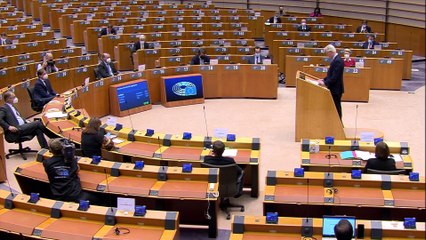 Macron designa al excomisario europeo Michel Barnier como nuevo primer ministro