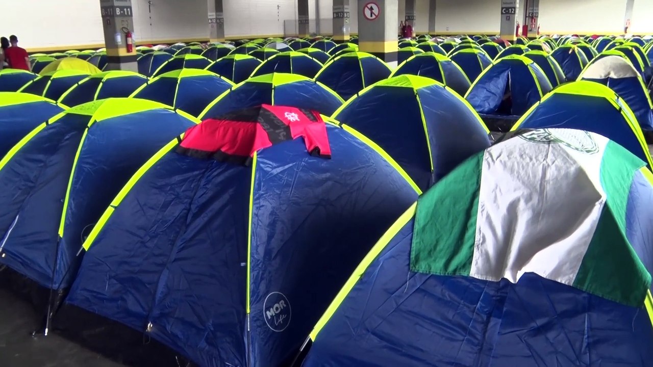 Estudantes acampados para a Campus Party