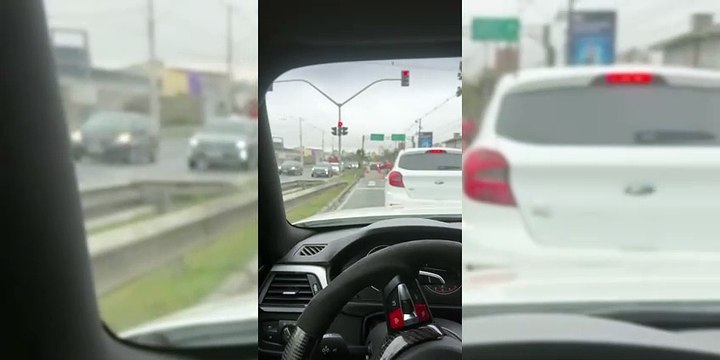 Carro capota e acidente complica trânsito da Avenida Comendador Franco