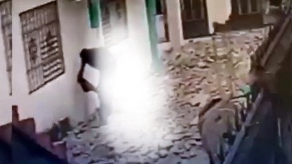 Albañil que reparaba una casa muere aplastado por un techo en mal estado