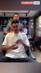 Verdiği tepki bomba! Berberi, İrfan Can Eğribayat'a Galatasaraylı önlük giydirdi