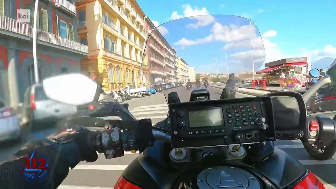 Reparto motorizzato dei Carabinieri in azione per le vie di Napoli - 112 - Le notti del Radiomobile