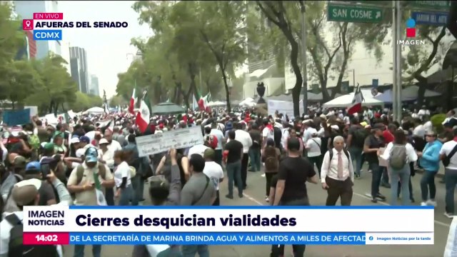 Trabajadores del Poder Judicial bloquean el Senado de la República