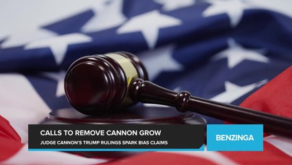 Скачать видео: Judge Aileen Cannon's Rulings on Trump Case Betray Bias, Say Legal Experts Who Seek Her Removal from Classified Docs Case